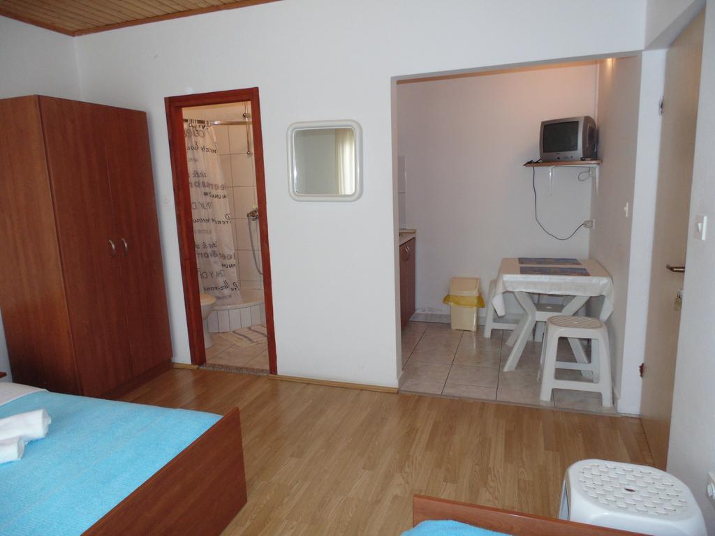 Apartments Cico Starigrad Paklenica Exterior foto